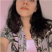 Profesora de matemáticas, química y física que imparte clases a los niños y adolescentes